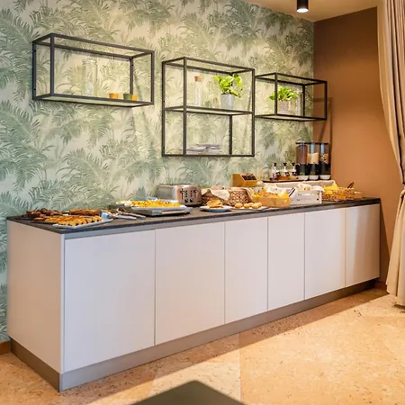 Al Castello מלון 2*