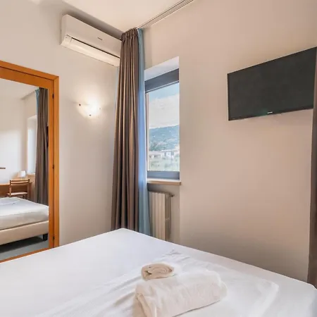 Al Castello Hotel Torri Del Benaco